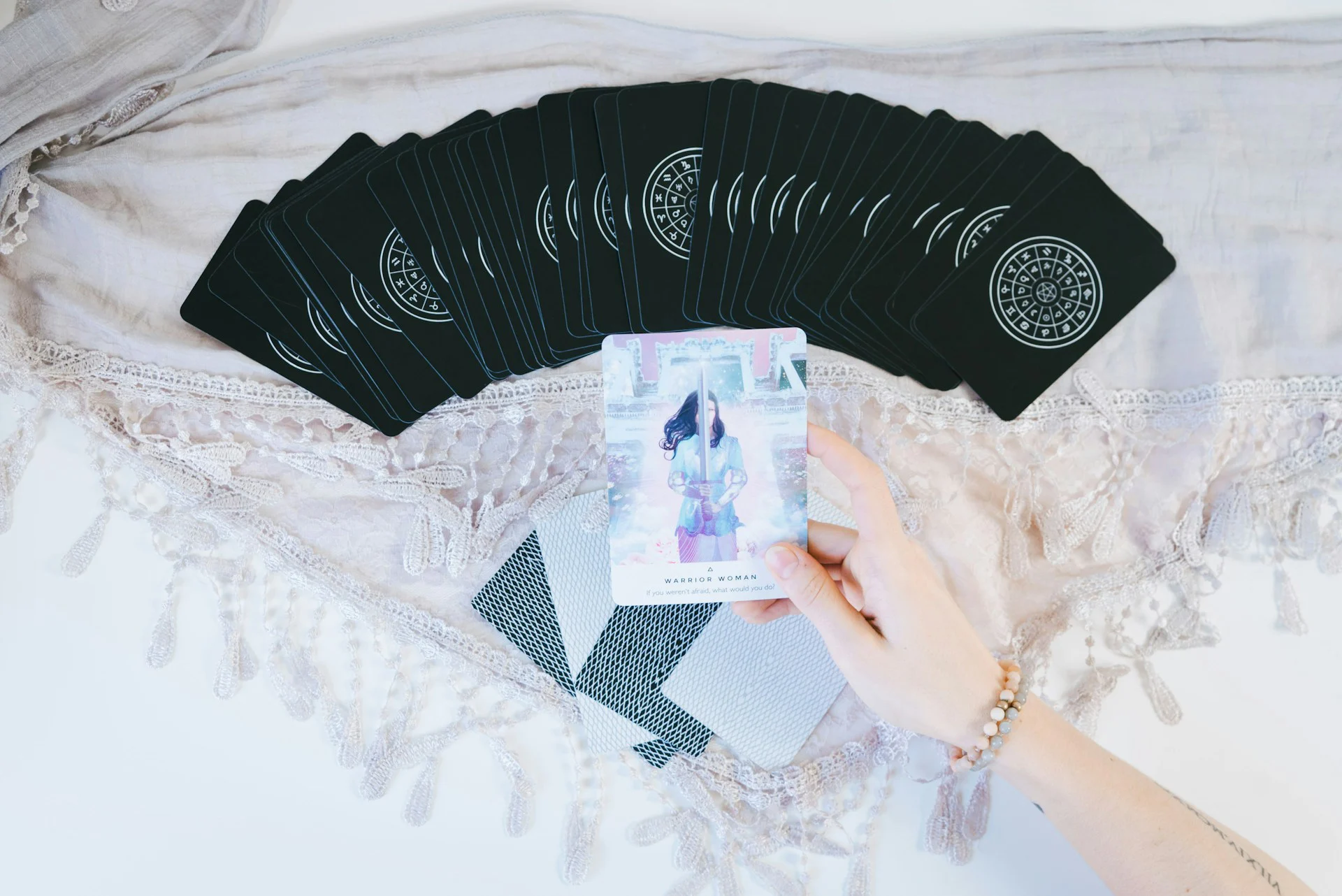 Approfondimento Dettagliato sui Rituali di Magia Rossa e Magia Nera